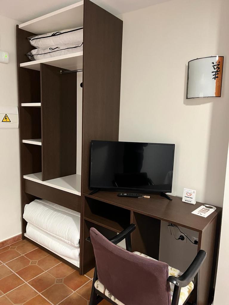 Hostal El Griel NO DISPONEMOS DE RECEPCIÓN FÍSICA Hervás Exterior foto