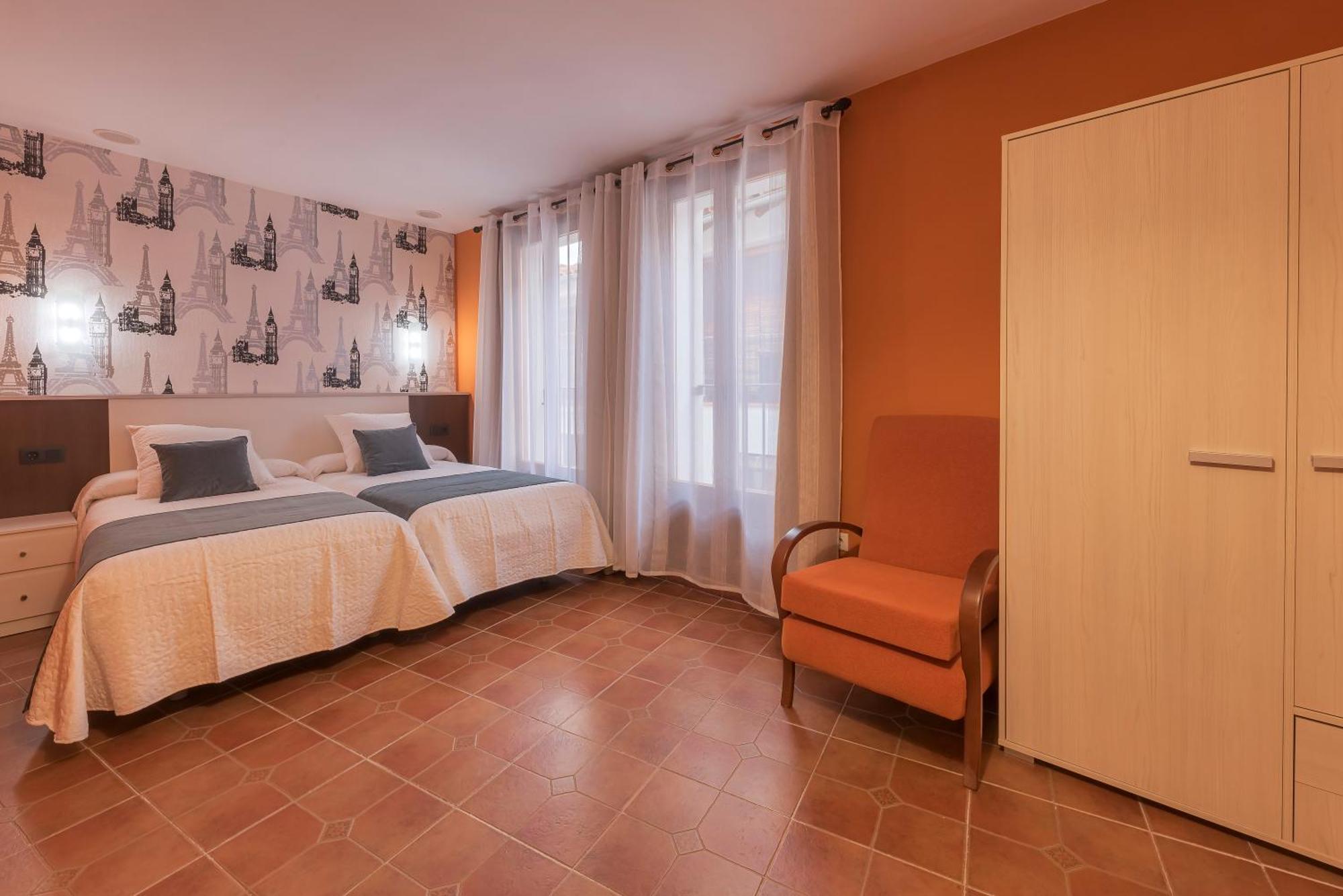 Hostal El Griel NO DISPONEMOS DE RECEPCIÓN FÍSICA Hervás Zimmer foto